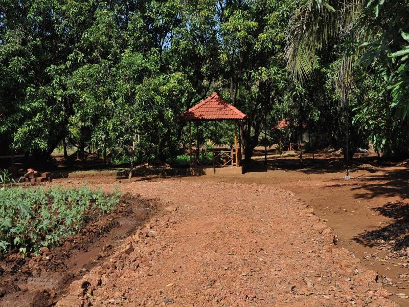 Red Roof Farmhouse Chiplūn Dış mekan fotoğraf
