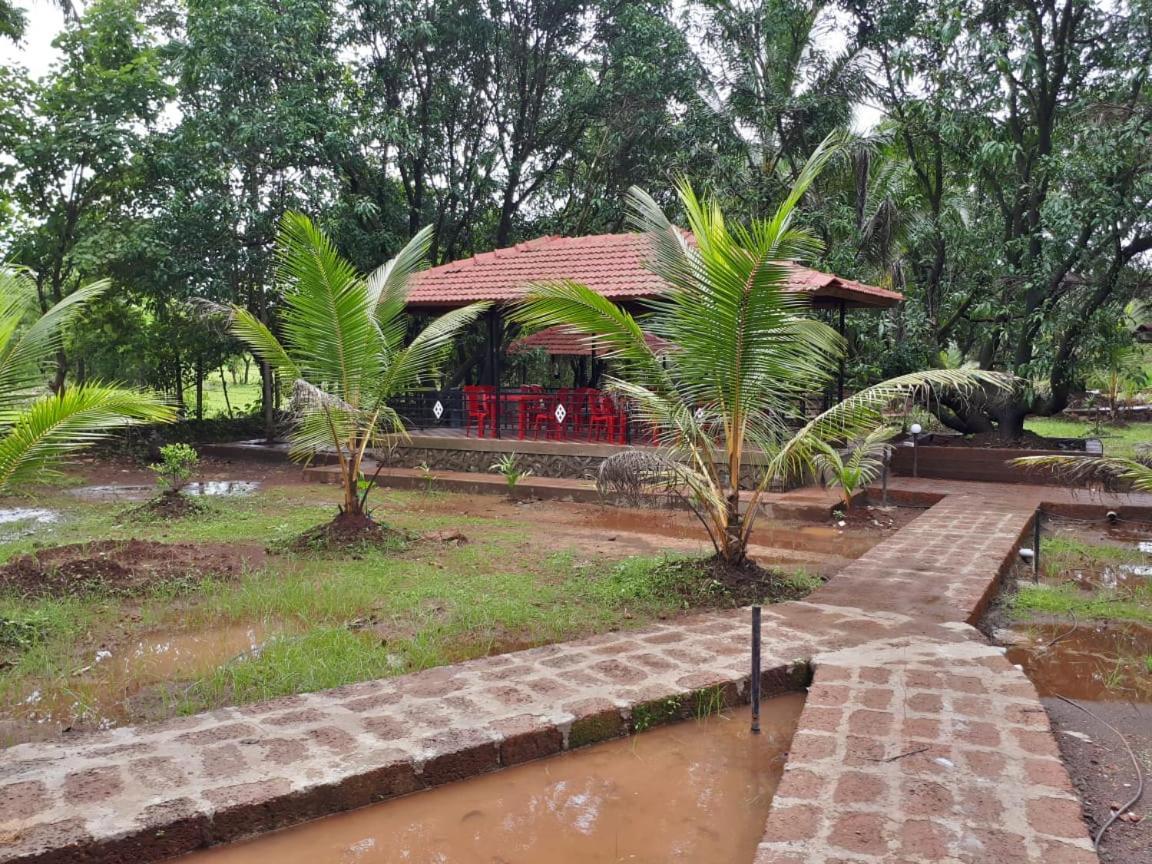 Red Roof Farmhouse Chiplūn Dış mekan fotoğraf